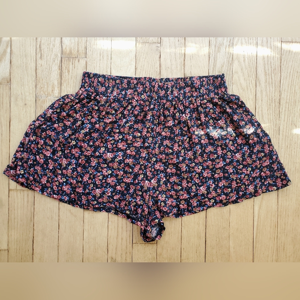 American Eagle Outfitters • Floral Flutter Shorts • Size Small